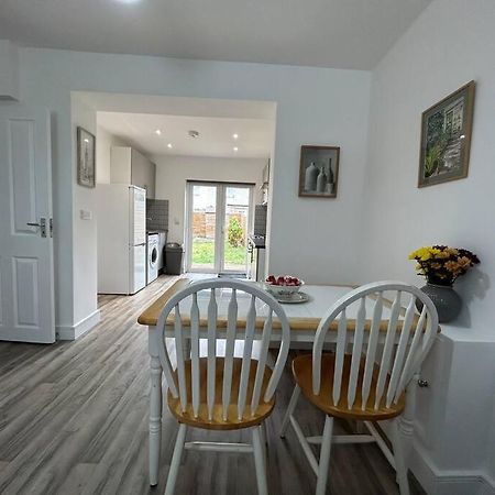 Bali Bliss Garden Flat With Parking Apartment Enfield Exterior photo