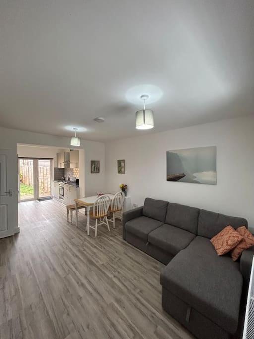 Bali Bliss Garden Flat With Parking Apartment Enfield Exterior photo