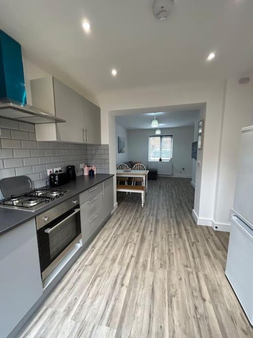 Bali Bliss Garden Flat With Parking Apartment Enfield Exterior photo