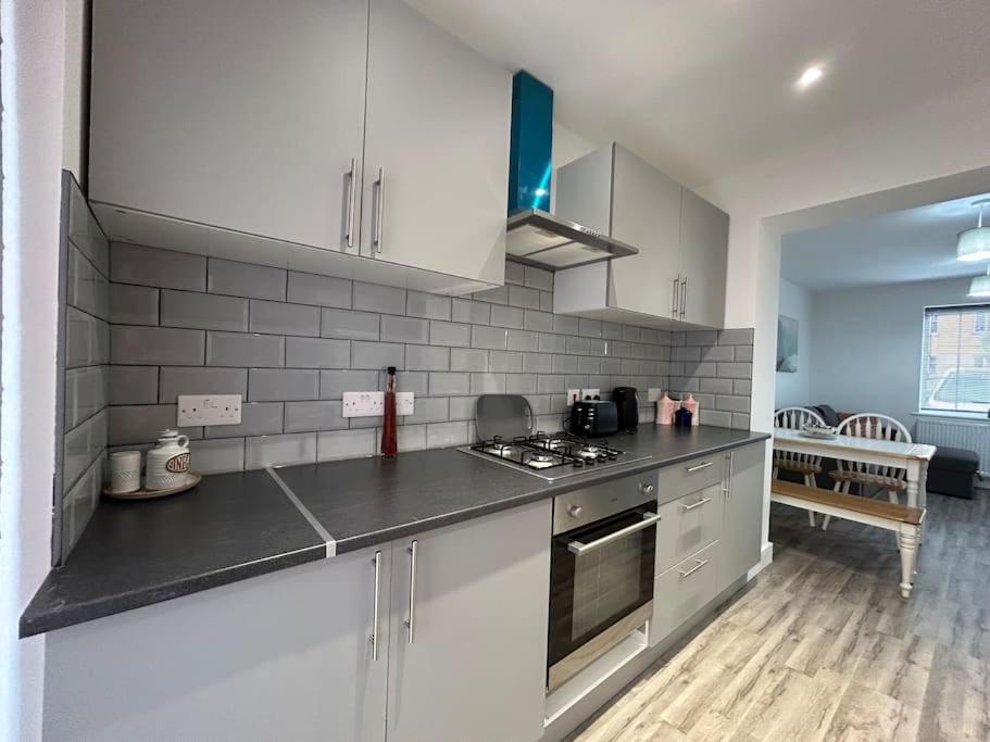 Bali Bliss Garden Flat With Parking Apartment Enfield Exterior photo